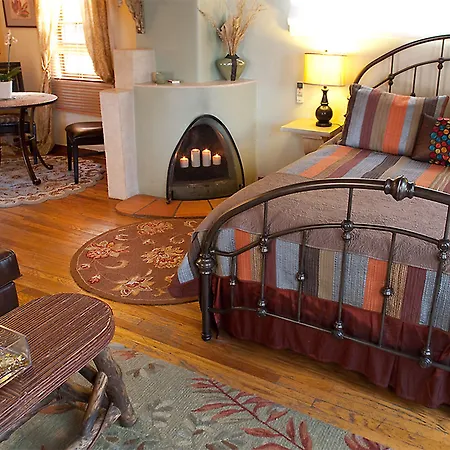 Casa De Tres Lunas/house Of Three Moons Inn 5*