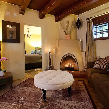 Casa De Tres Lunas/house Of Three Moons Inn Santa Fe